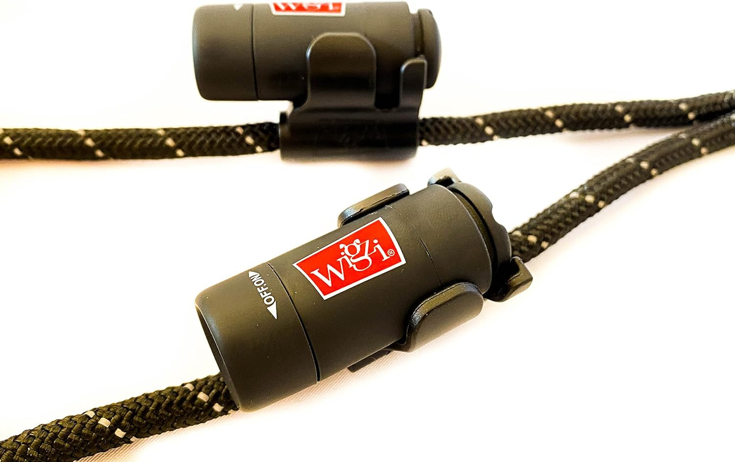 "The Ultimate Dog Tango: Tangle-Free Leash with 360° Spin, Glow-in-the-Dark Magic and a Gel Handle for Fluffy's Nighttime Dance Party!"